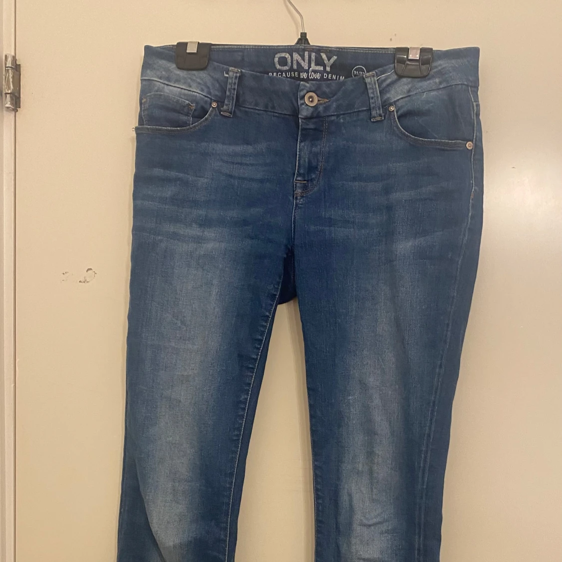 Blå bootcut jeans från ONLY