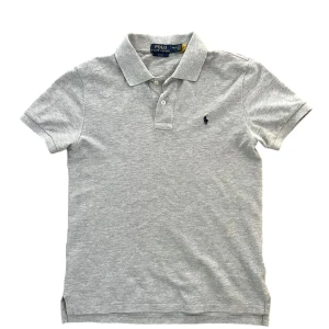 Ralph lauren piké - | Snygg Ralph lauren piké | Storlek 14-16y, passar 165-175 ungefär | Slim fit | Skick 9/10 | Hör av er vid frågor |