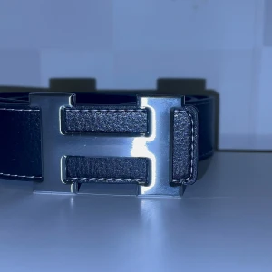 Bälte  - H bälte, 110 cm och oanvänd, priset kan diskuteras 