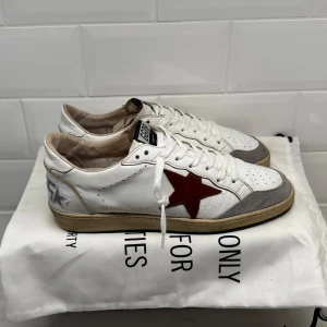 Golden Goose Ballstar - Golden goose ballstar skor i toppskick | Storlek 42 | Fråga om innermått vid osäkerhet | Ingår: Dustbag | Hör av dig vid frågor eller funderingar!