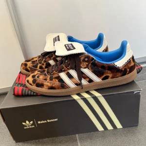 Adidas Wales bonner - Säljer nu mina snygga leopard adidas Wales bonner i storlek 42. De är i bra skick om inte mycket använda. Hör av er vid fler frågor 