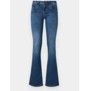 Blå bootcut jeans från LTB - Snygga blå bootcut jeans från LTB med klassisk femficksdesign och kontrastsömmar. Jeansen har en något utsvängd passform nertill och normalhög midja. Perfekta för en trendig och avslappnad look.