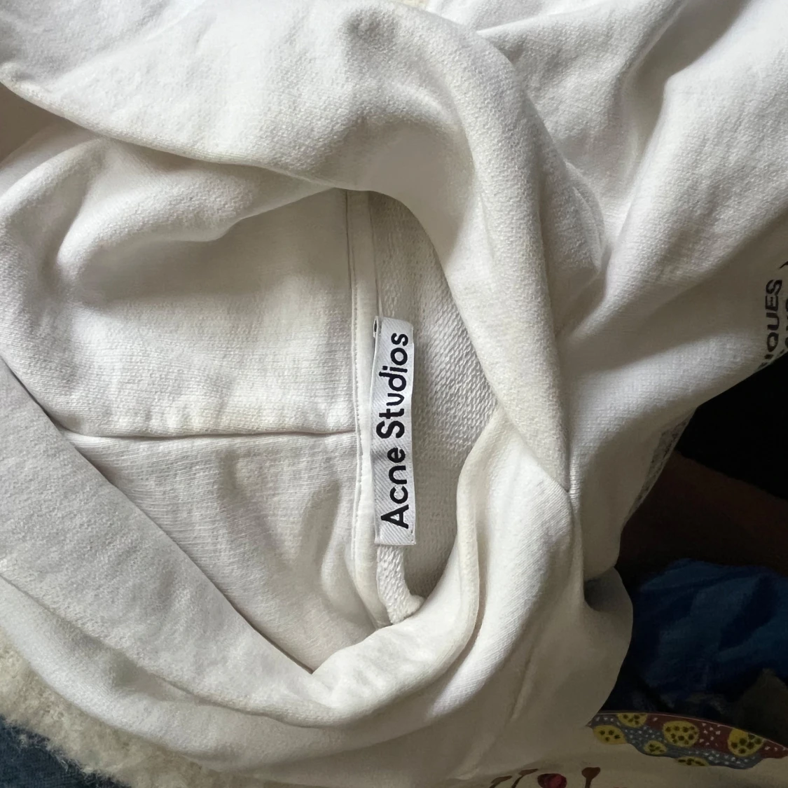 Vit hoodie med tryck från Acne Studios - 3