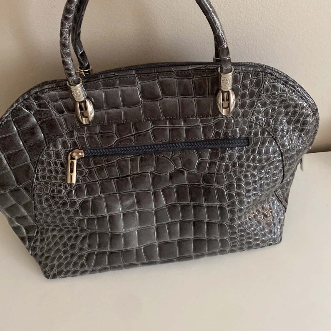 Grå handväska i äkta skinn - 1