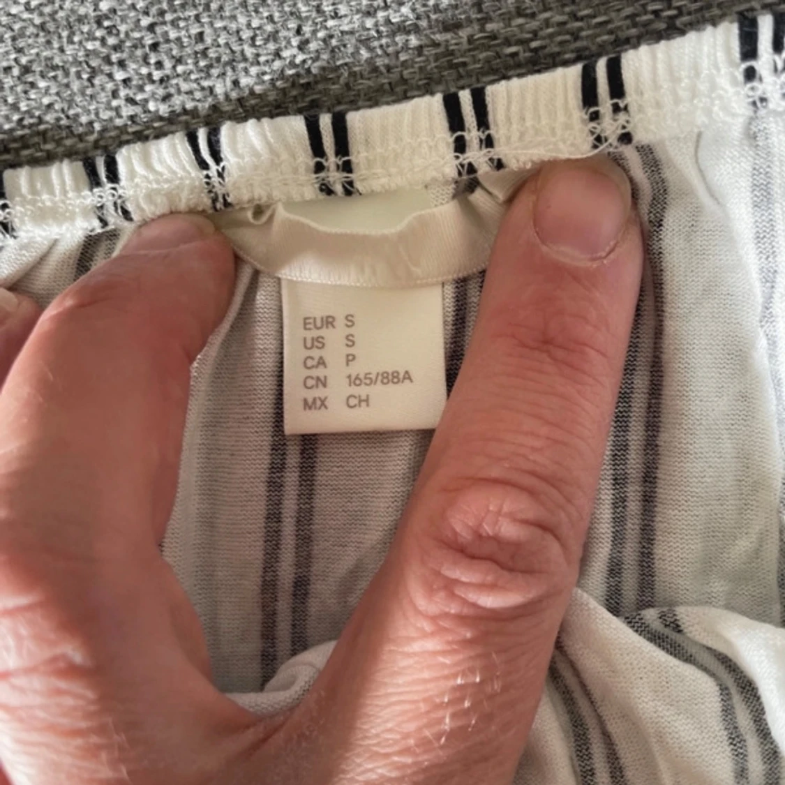 Vit och svart randig blus med knappar - 2