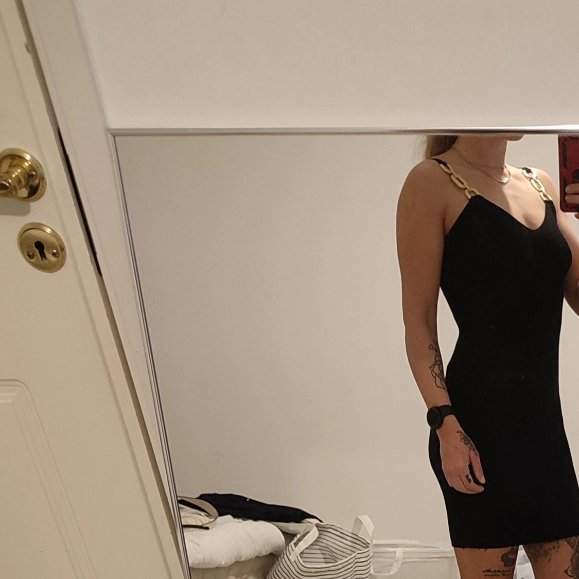 Svart klänning med smala axelband