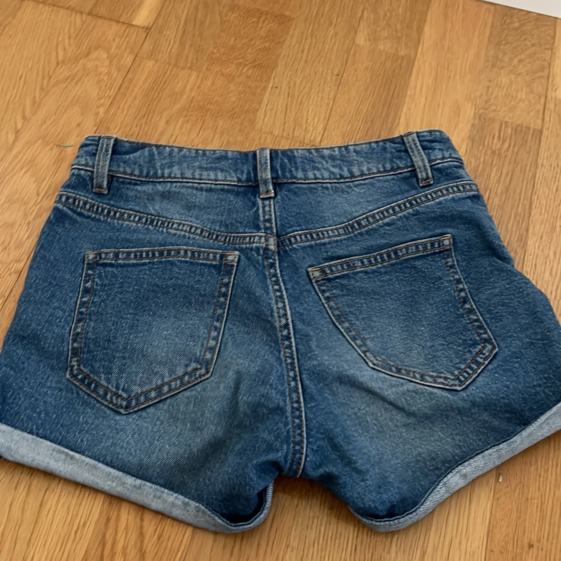 Blå jeansshorts från Lindex - 2