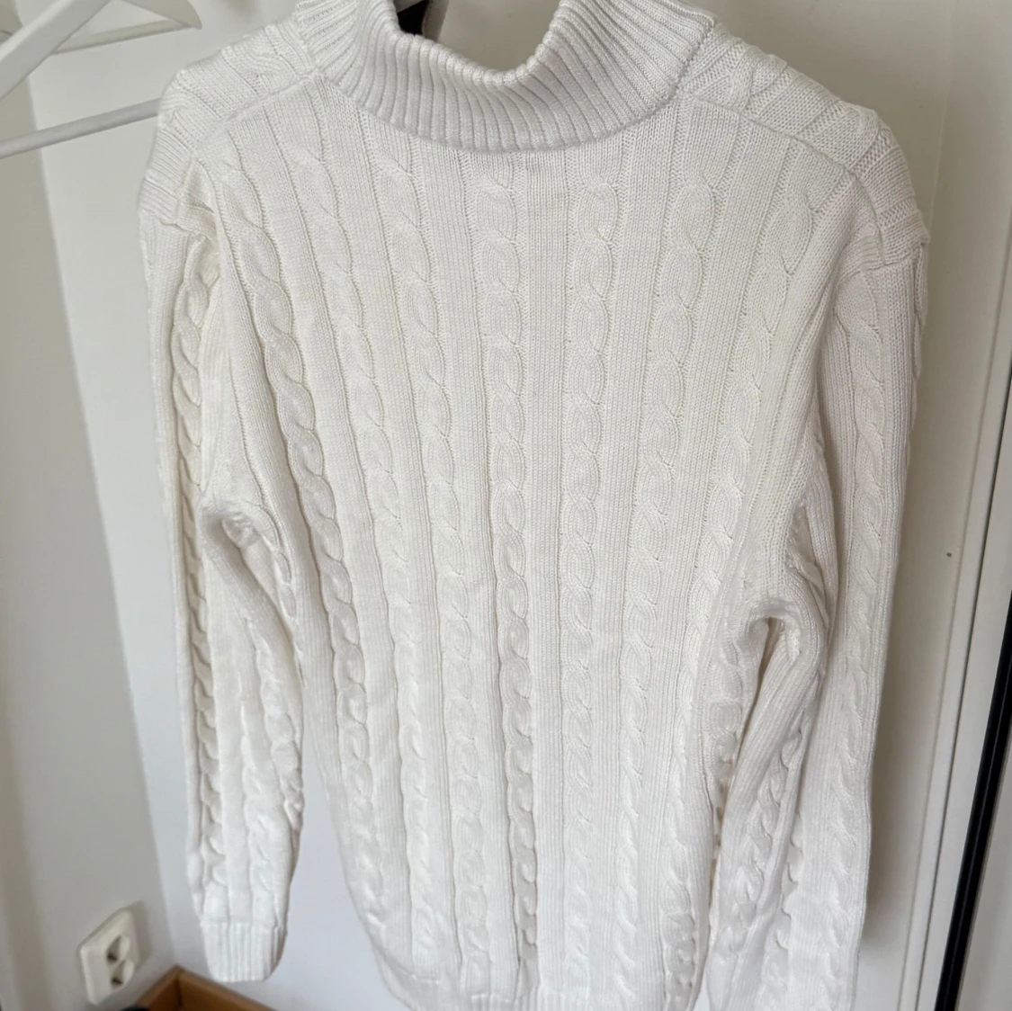 Vit stickad tröja med dragkedja från Felix Hardy - 1