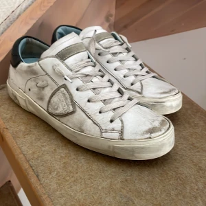 Philippe Model  - Säljer ett par Philippe Model. Storlek 38,5  7/10 skick.