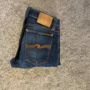 Nudie jeans - Tjena! Säljer ett par schyssta Nudie jeans,Nypris 1300🔥 Tveka inte på att höra av er!