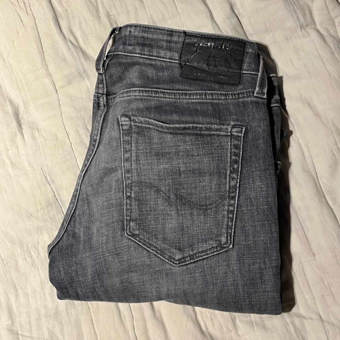 Grå jeans från Jack & Jones - 3