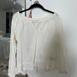 Vit blus från odd molly - Supersöt blus storlek S