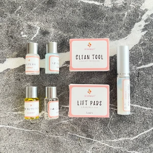 Lash lift kit - Aldrig använt då jag gör singelfransar. Innehåller perm, fixering, näring och rengöring, samt lift pads och clean tool. 