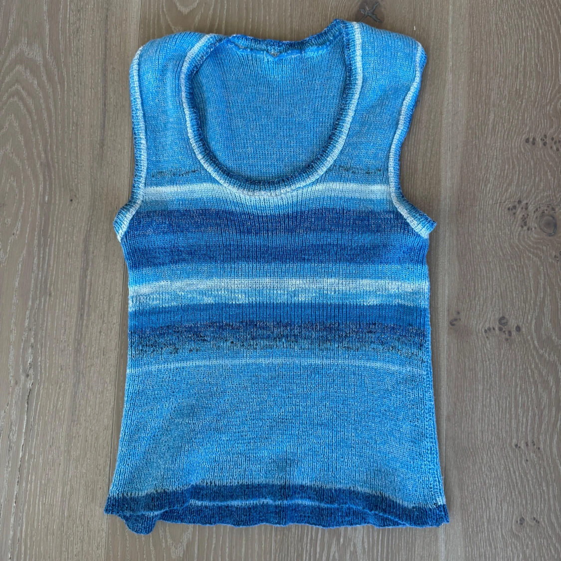 Blå stickad ärmlös topp - 1