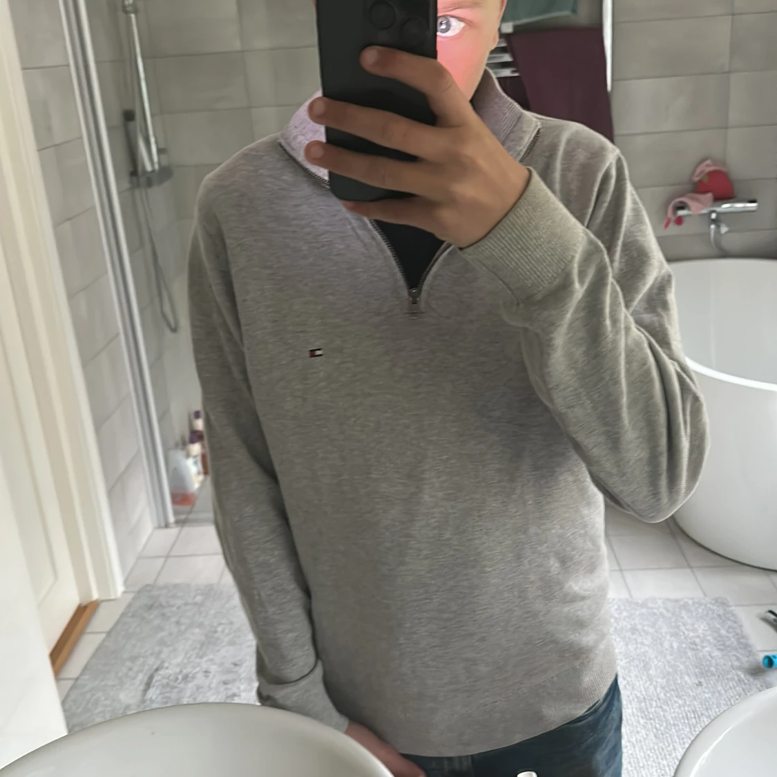 Grå halvzip tröja från Tommy Hilfiger - 2