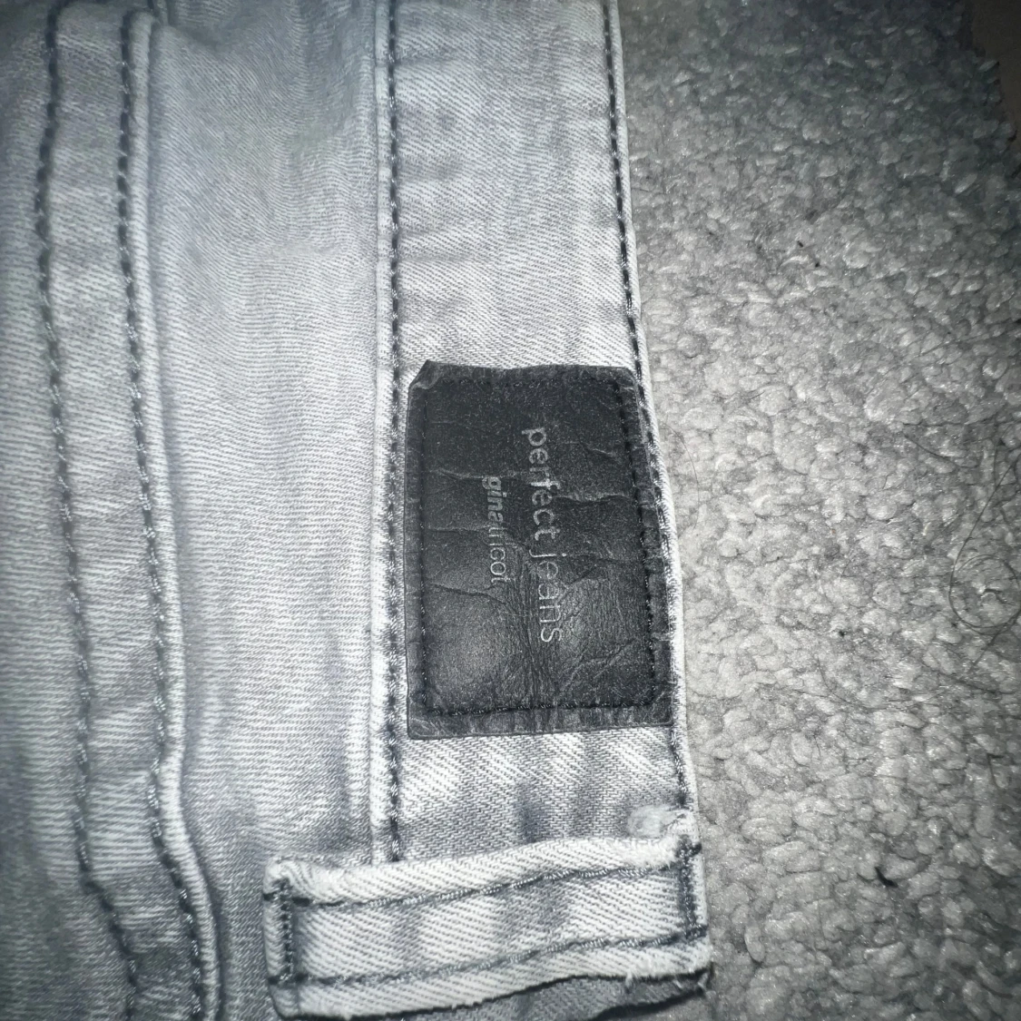 Grå bootcut jeans från ginna( Perfect Jeans) - 3