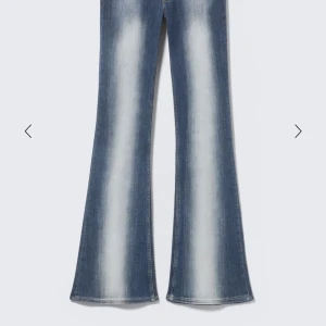 Low waist bootcut weekday jeans - Säljer Weekday jeans Waist: 25 längd: 32❣️