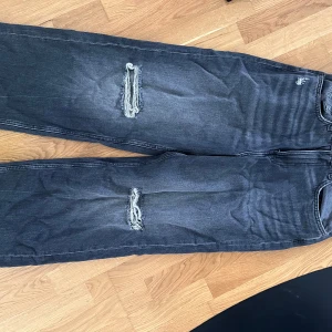 Byxor me hål - Byxor