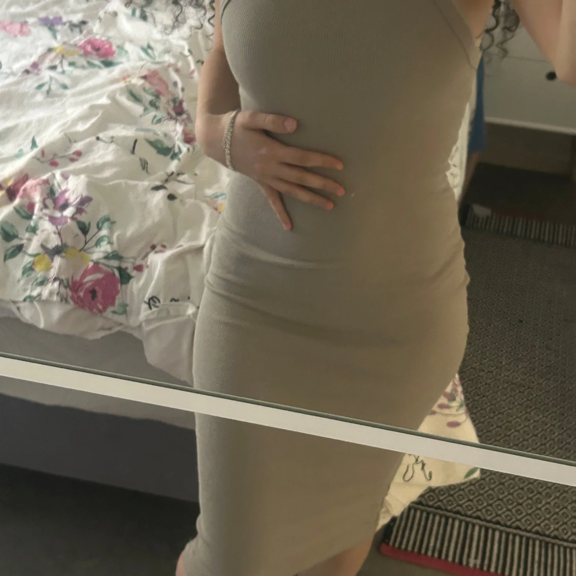 Beige ribbad tight klänning - 1