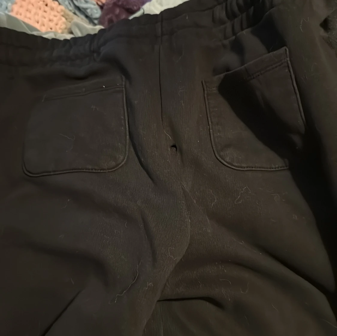 Svarta mjukisbyxor med dragsko - 3