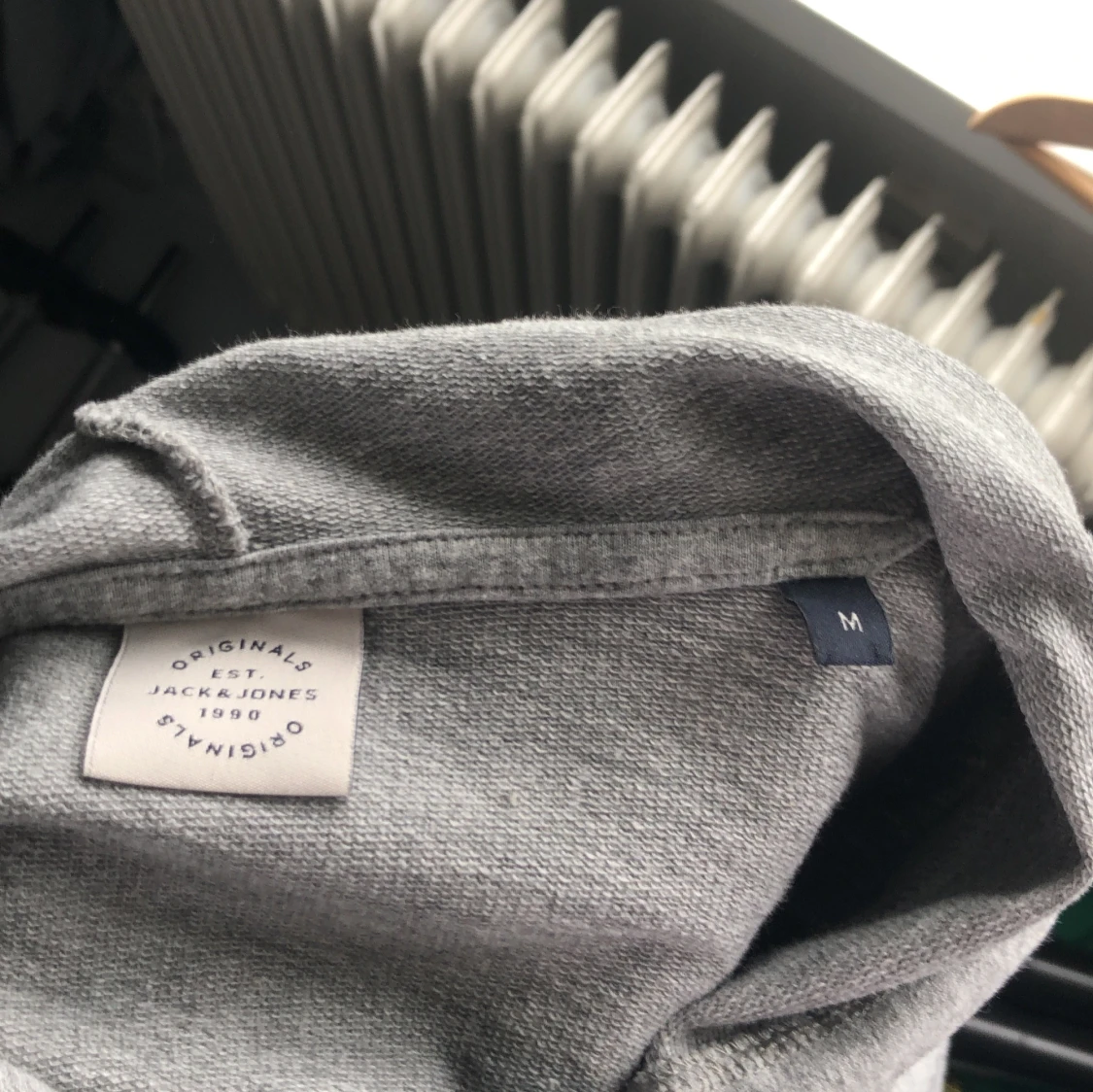 Grå hoodie från Jack & Jones - 2