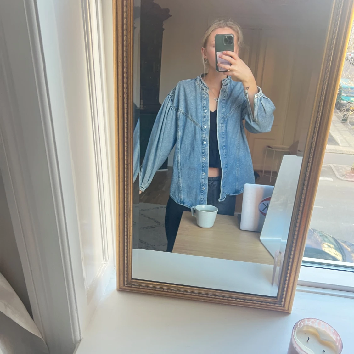 Ljusblå jeansjacka med puffärm - 2