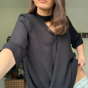 Svart topp - Svart topp💞Hör av er om ni är intresserade