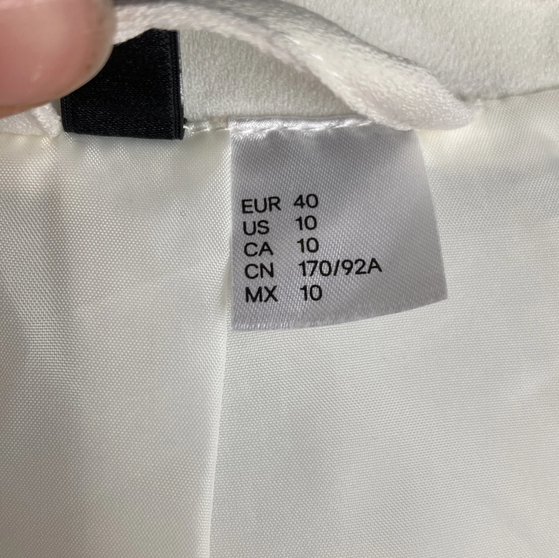 Vit kavaj med dragkedjedetaljer - 2