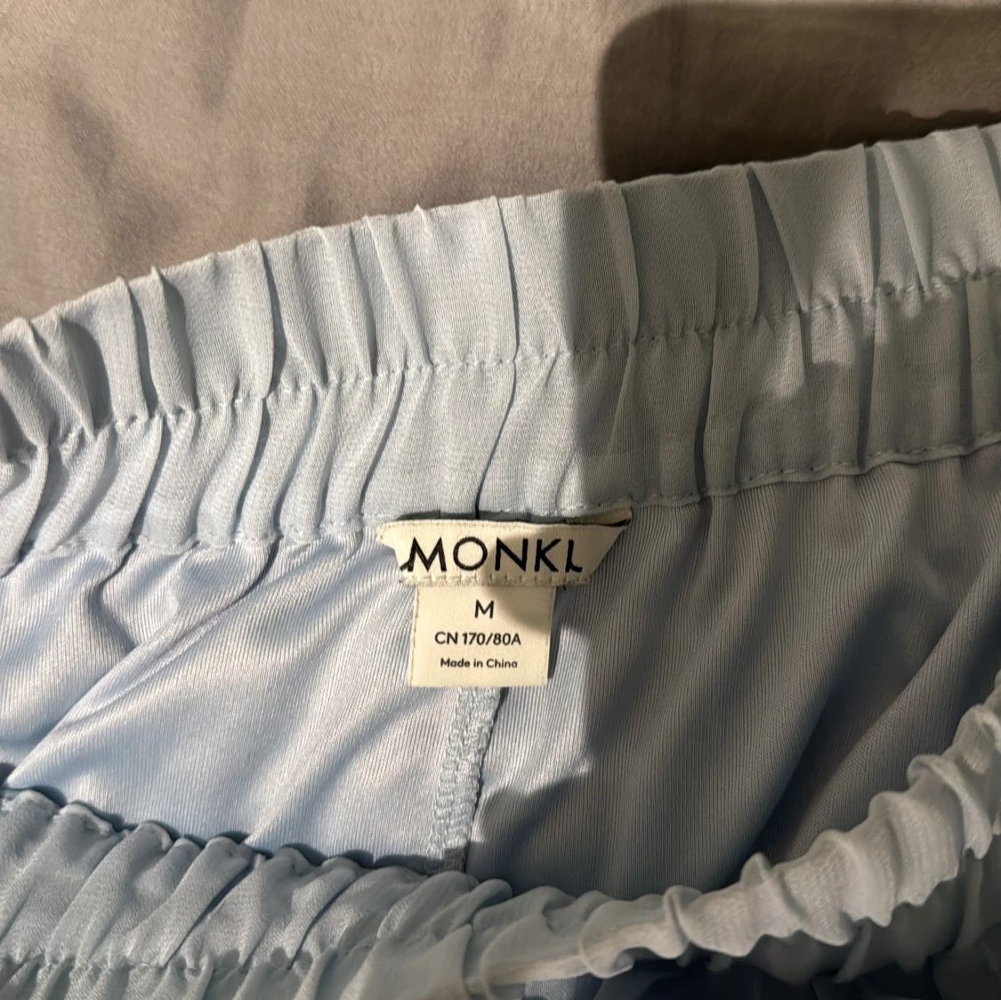 Ljusblå kjol från Monki - 1