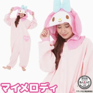 My melody kigurumi one piece  - Storlek ONE SIZE passar L, M, S, XS , i väldigt bra skick🌸köpt från japan. Den luktar ingenting och har inga fläckar, jag har endast använt den för spex alltså 1 gång 
