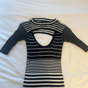 Randig stickad topp från Diesel - Jätte fin randig topp i stretchig material!! Märket är diesel och den är i storlek xs/s! Använd köp nu funktionen❤️