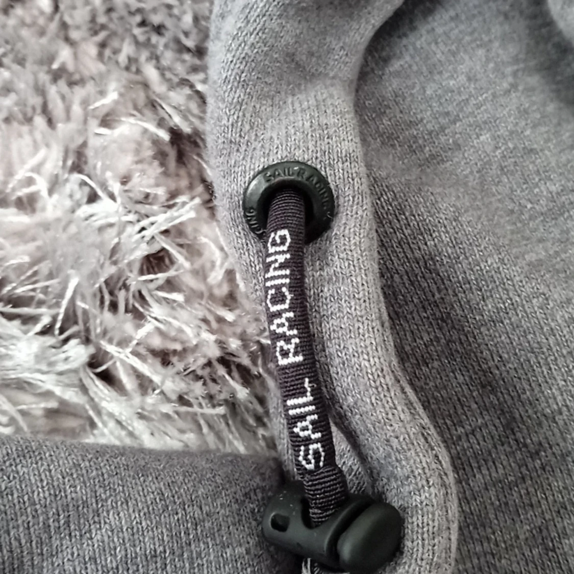 Grå hoodie från Sail Racing - 2