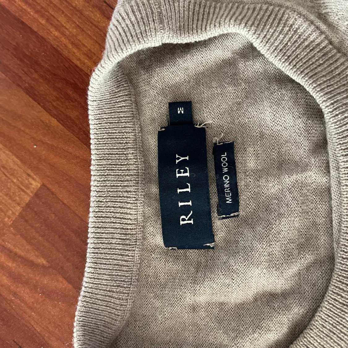 Beige tröja i merinoull från Riley - 1