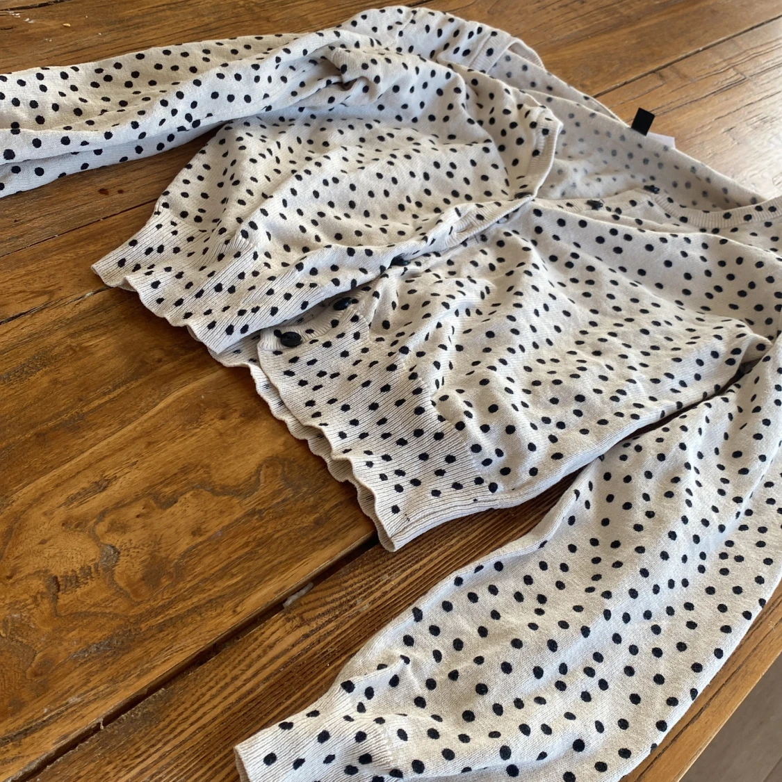 Vit prickig kofta från H&M Divided