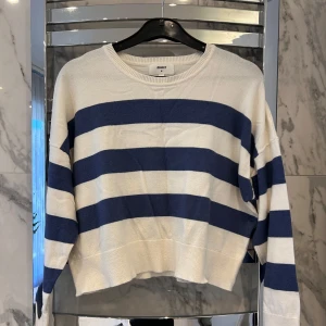 Randig tröja  - Randig tröja från Object. Storlek M men sitter som en xs-s. Aldrig använd! Köparen står för frakten! 💙
