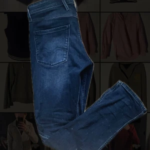 Replay anbass  - Sköna replay jeans i storlek l32 w32, perfekta nu till höst eftersom att de är slim fit och passa skit bra utan jacka. Dom sitter bra och om man är under 180 sitter dom lite rakare på benen 