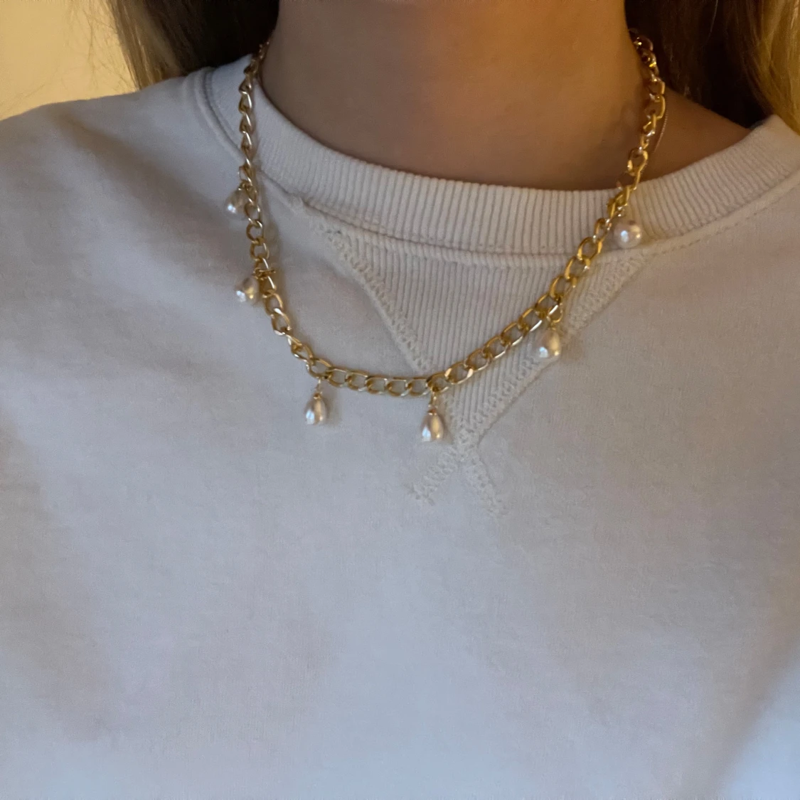Guld halsband med pärlor  - 1