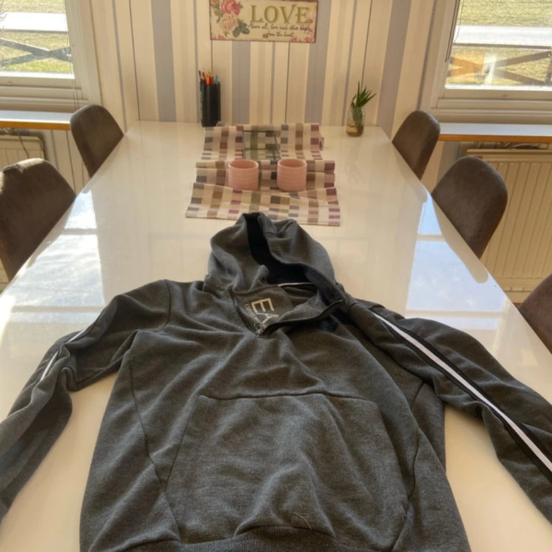 Säljer en EA7 träja