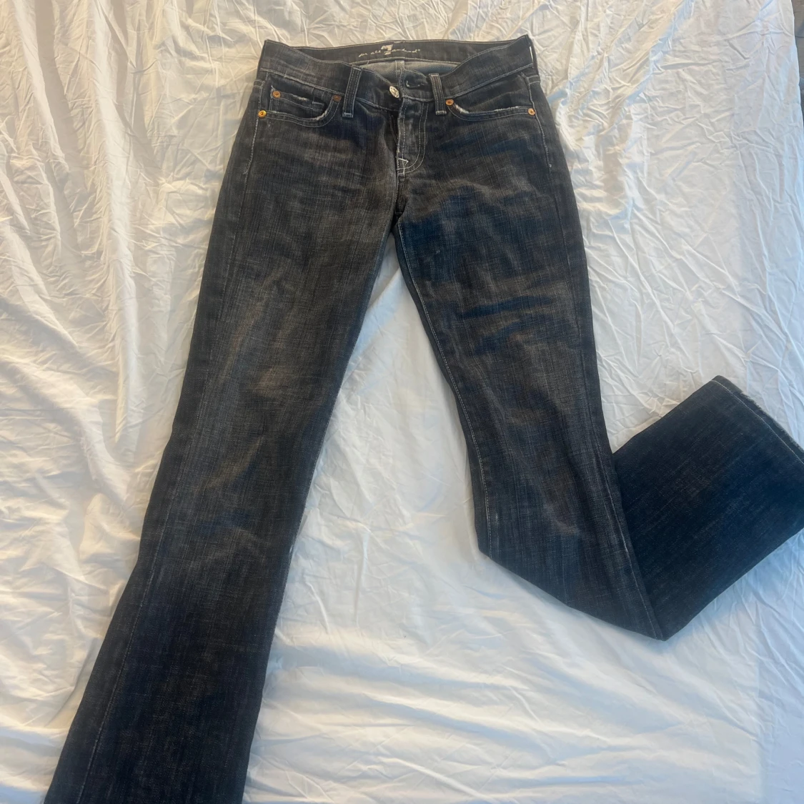 Mörkgrå jeans från 7 for All Mankind
