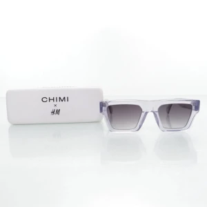 Solglasögon från CHIMI x H&M - Sjukt snygga solglasögon från CHIMI x H&M, fyrkantig design. Priset kan diskuteras💞 