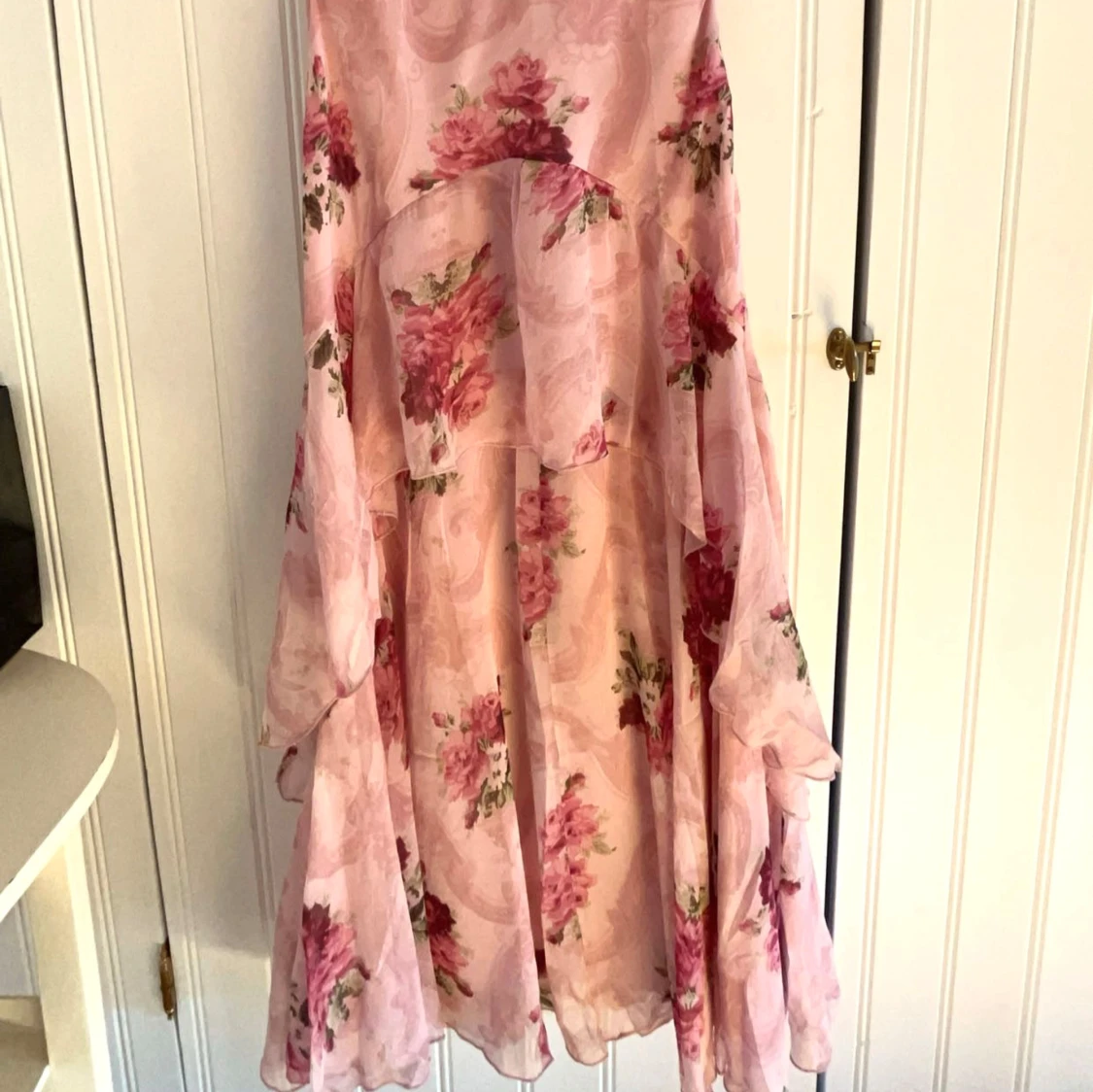 Rosa blommig klänning från ASOS DESIGN - 1