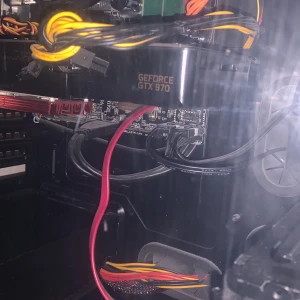 Grafikkort GeForce GTX 970 kan byta också - Säljer ett GeForce GTX 970 grafikkort från NVIDIA. Perfekt för gaming och grafikintensiva applikationer. Kortet har flera anslutningar och är kompatibelt med de flesta moderna datorer. Passar dig som vill uppgradera din dator för bättre prestanda. Kontakta för mer info eller prisförslag!