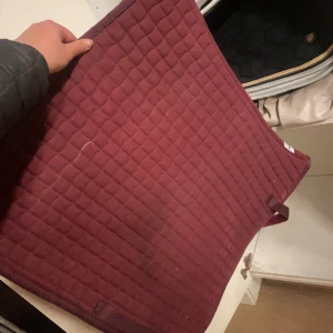 Billiga schabrak - Mycket fint skick. Storlek dressyr full på båda. Bättre bilder går att fixa, behövs en tvätt 100kr/st eller 160 för båda!