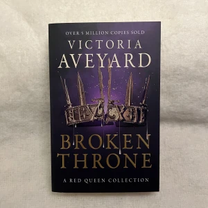 Broken Throne - Säljer 'Broken Throne' av Victoria Aveyard, en del av Red Queen-serien. 
