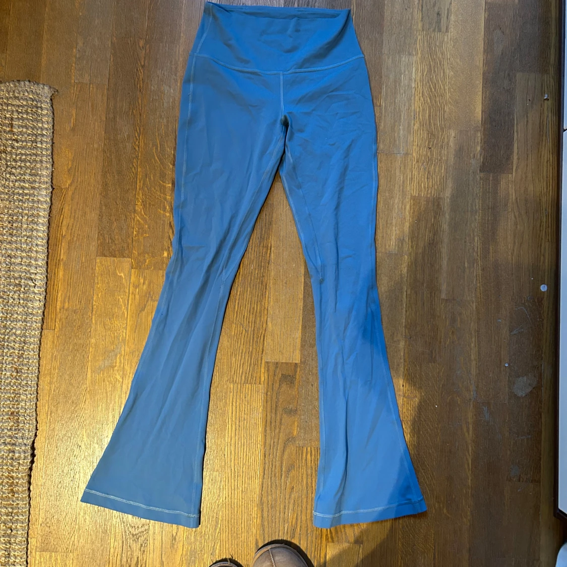 Ljusblå lululemon mini flare  - 2