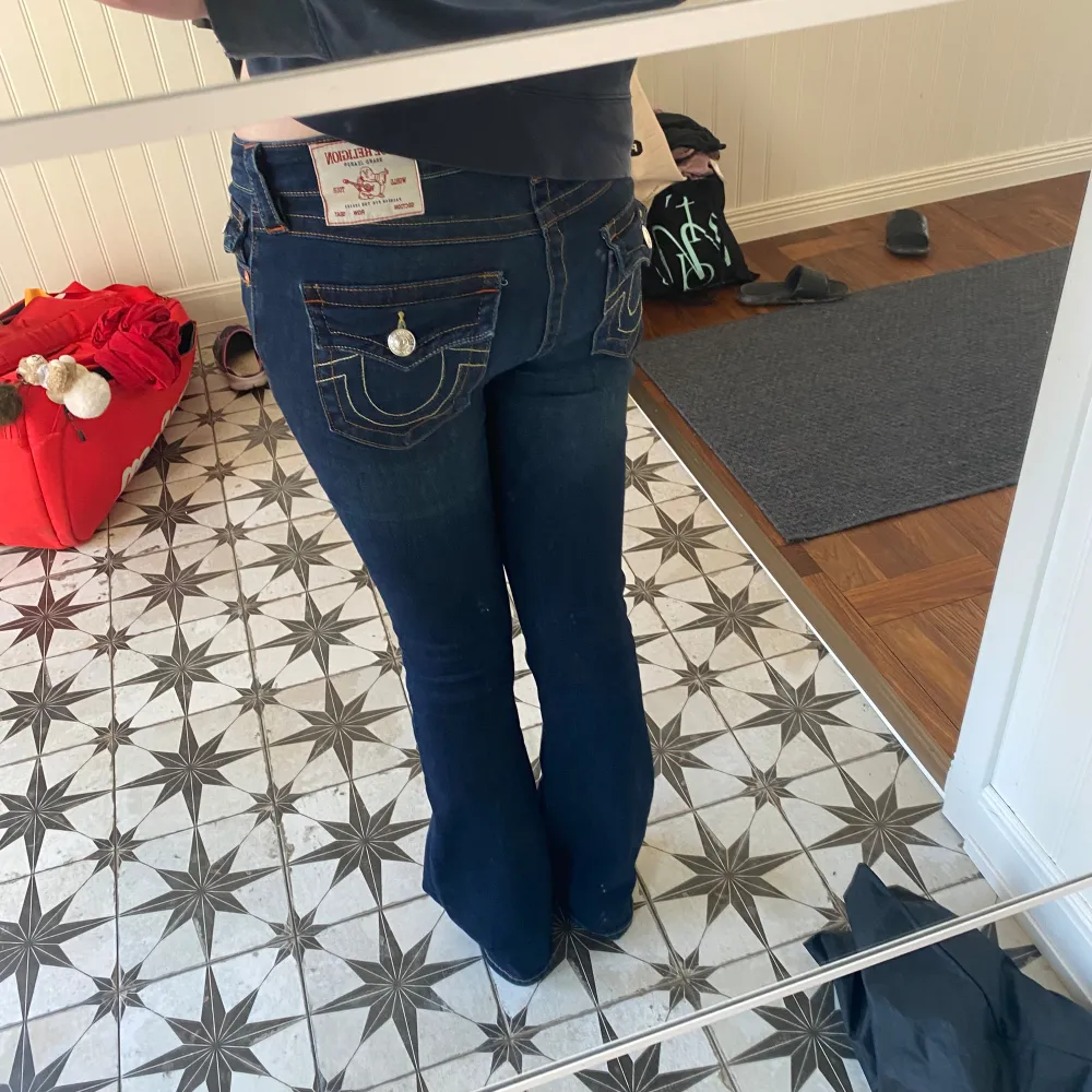 True religon jeans som är i nyskick, änvänt dom fåtal gånger men är precis som nya. Storlek: 27. Farkut & Housut.
