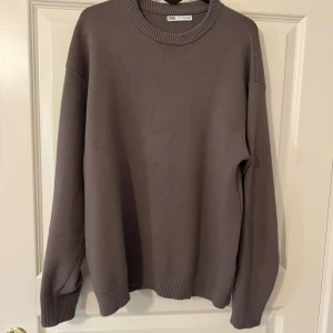 Tröjor - Säljer dessa tröjor och koftor då jag försöker rensa min garderob, 200kr styck alla är i M/L storleken.