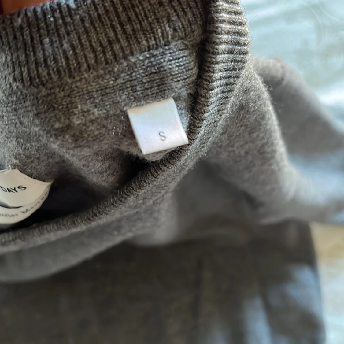 Grå merinoulltröja från These Glory Days - 2