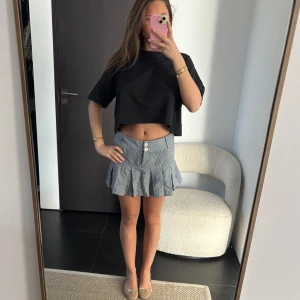 Grå och vit randig kjol - Såå söt randig kjol!!❤️