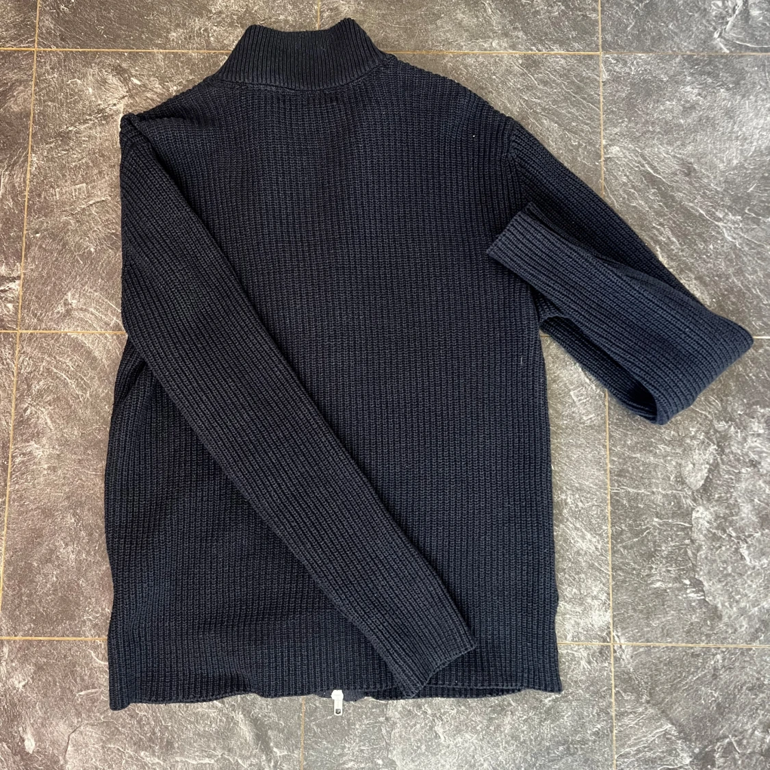 Mörkblå stickad tröja med dragkedja från 157 - 3